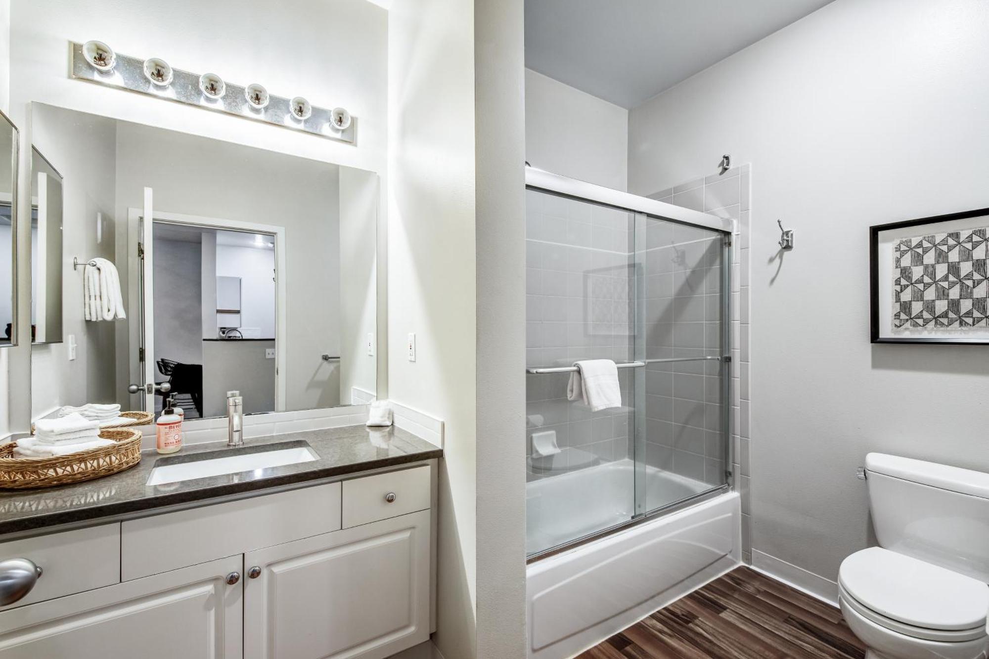 Апартаменты Belltown Court III Сиэтл Номер фото